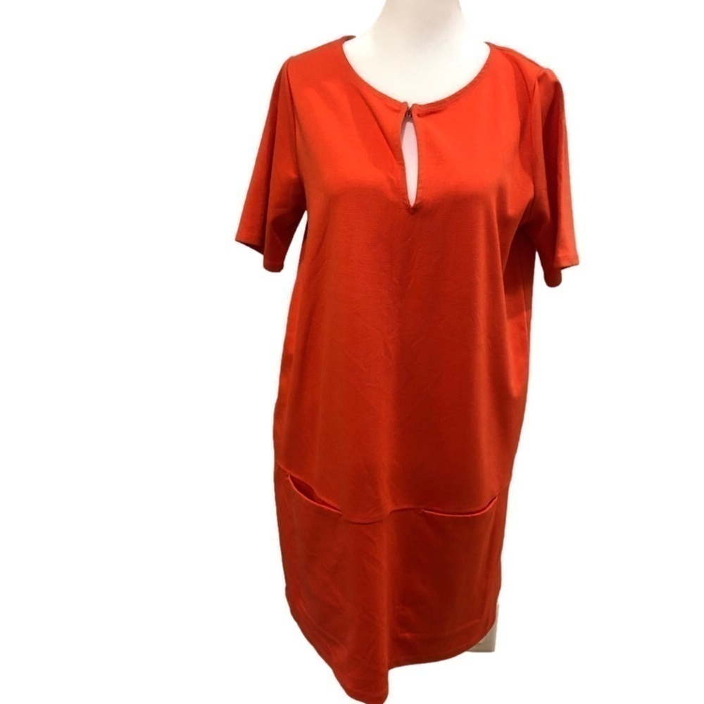 Abercrombie and Fitch short sleeve shift dress with front pockets. Size L